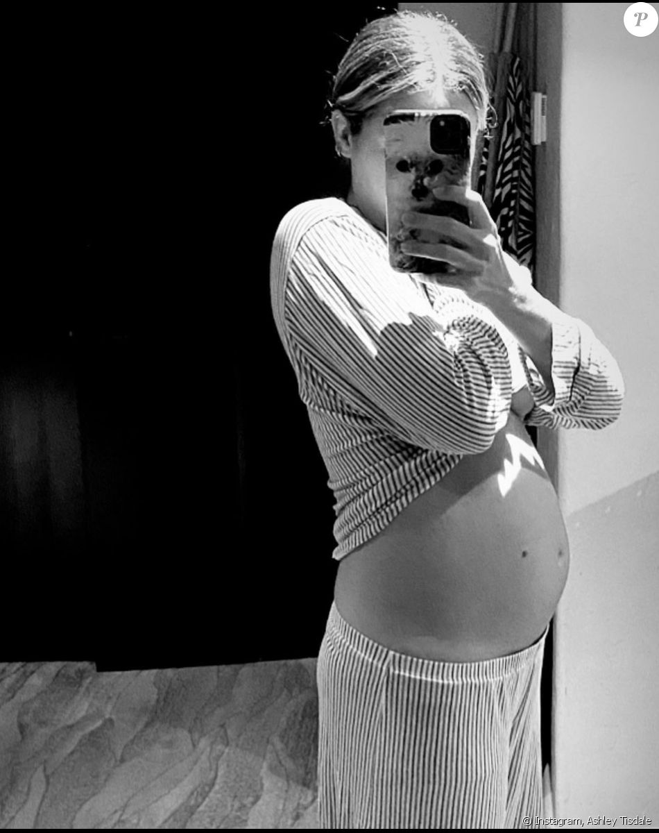 Ashley Tisdale, enceinte. Octobre 2020.