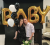 Frankie Muniz et son épouse Paige Muniz, enceinte, ont révélé le sexe de leur bébé. Octobre 2020.