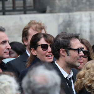 Jean Dujardin, Doria Tillier et Nicolas Bedos - Hommage à Guy Bedos en l'église de Saint-Germain-des-Prés à Paris le 4 juin 2020.