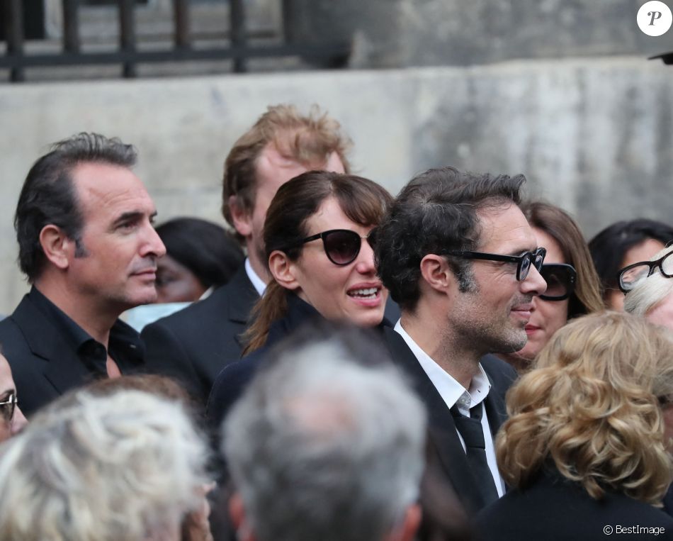 Jean Dujardin, Doria Tillier et Nicolas Bedos - Hommage à Guy Bedos en l'église de Saint-Germain-des-Prés à Paris le 4 juin 2020.