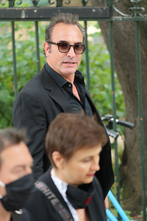 Jean Dujardin - Hommage à Guy Bedos en l'église de Saint-Germain-des-Prés à Paris le 4 juin 2020.