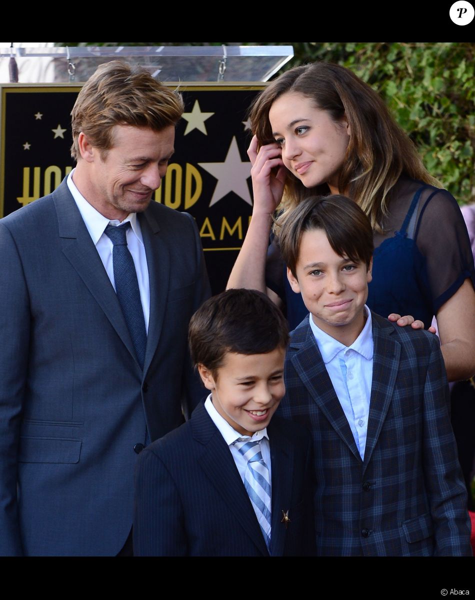 Simon Baker et ses trois enfants Stella, Harry et Claude à Los Angeles, le 14 février 2013.