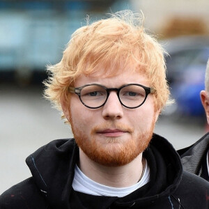 Exclusif - Le compositeur et interprète britannique Ed Sheeran, récompensé par plusieurs Grammy Awards, est sur le tournage d'un clip vidéo pour une collaboration avec la star montante Aitch, aux entrepôts East Manchester Trading Estate.