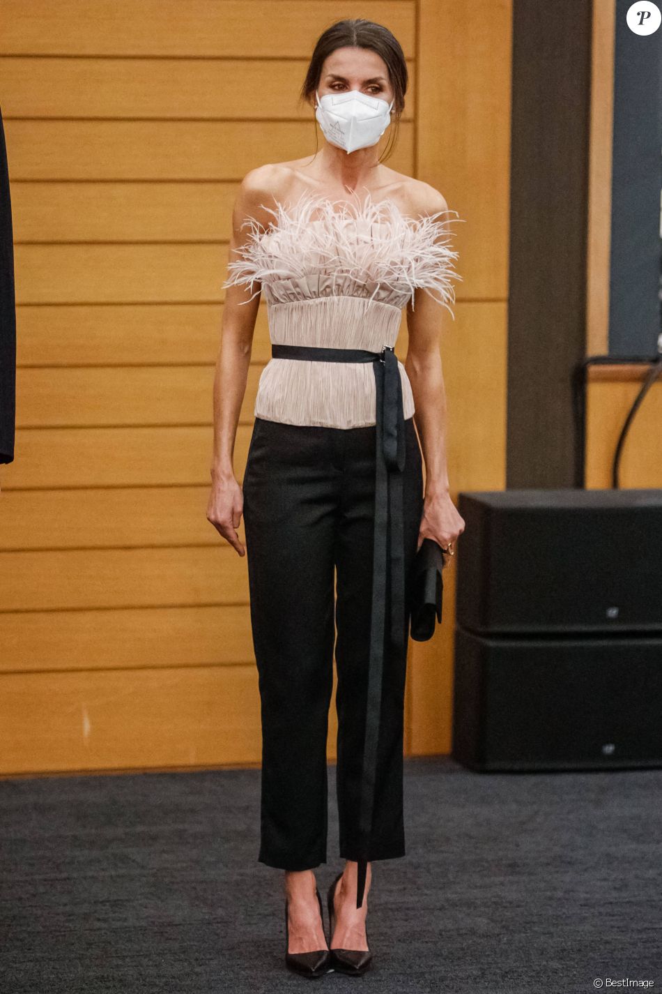 La reine Letizia d'Espagne au dîner officiel donné par les Coprince d'Andorre à Andorre-la-Vieille le 25 mars 2021.