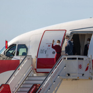 Le roi Felipe et la reine Letizia d'Espagne s'envolent pour la principauté d'Andorre le 25 mars 2021.