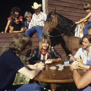 En France, près d'Avignon, rendez-vous avec Renaud et son frère Thierry Séchan dans un ranch. Le 28 août 1984 © Michel Ristroph via Bestimage