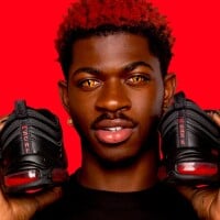 Lil Nas X commercialise des baskets avec du sang humain, Nike porte plainte