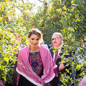 La reine Rania de Jordanie visite le village Kufrsoum dans le nord de la Jordanie, le 30 octobre 2019.  