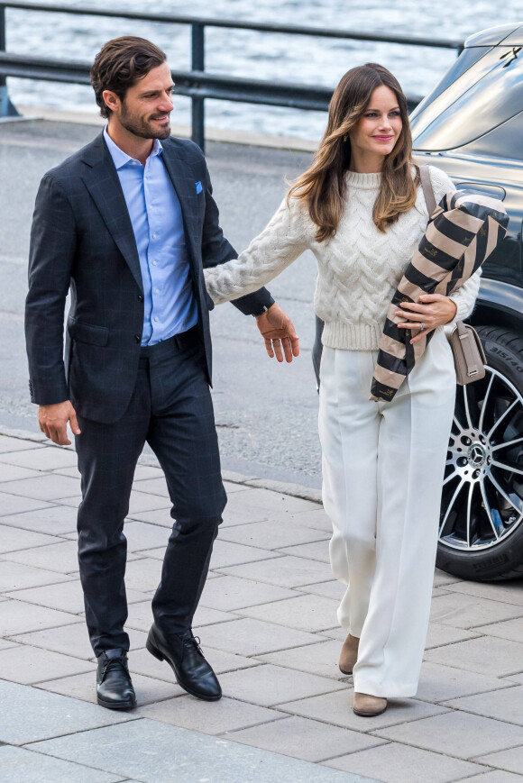La princesse Sofia et le prince Carl Philip de Suède lors du vernissage de l'exposition du photographe Mattias A. Klum à Stockholm.