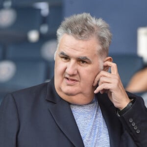 Pierre Ménès dans les tribunes lors du match de championnat de Ligue 1 Conforama opposant le Paris Saint-Germain au Racing Club de Strasbourg Alsace au Parc des princes à Paris, France, le 14 septembre 2019. Le PSG a gagné 1-0. © Giancarlo Gorassini/Bestimage