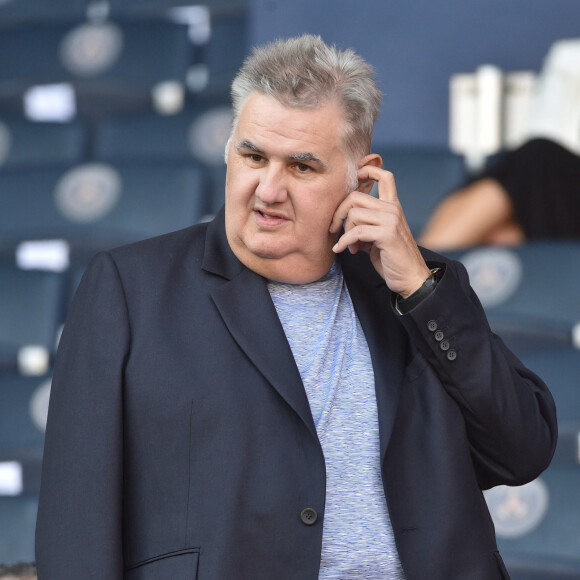 Pierre Ménès dans les tribunes lors du match de championnat de Ligue 1 Conforama opposant le Paris Saint-Germain au Racing Club de Strasbourg Alsace au Parc des princes à Paris, France, le 14 septembre 2019. Le PSG a gagné 1-0. © Giancarlo Gorassini/Bestimage