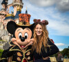 Blake Lively avec Mickey à Disneyland Paris le 21 septembre 2018. © Disneyland Paris via Bestimage