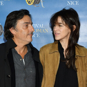 Yvan Attal et sa compagne Charlotte Gainsbourg - Soirée d'ouverture de la 1ère éditon du Festival Ciné Roman à Nice. © Bruno Bebert/Bestimage