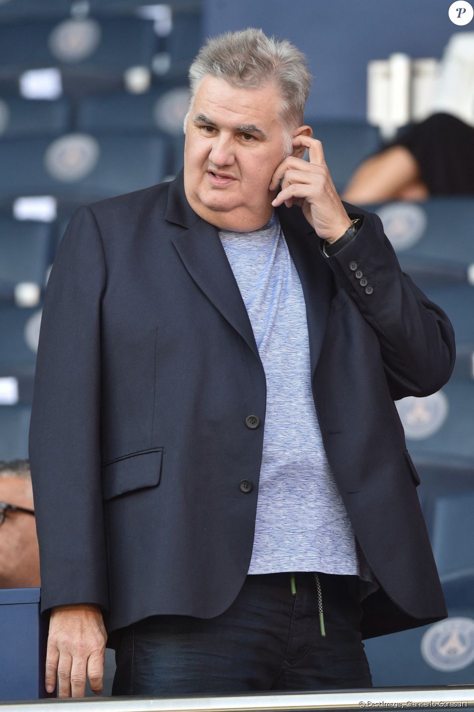 Pierre Ménès dans les tribunes lors du match de championnat de Ligue 1 Conforama opposant le Paris Saint-Germain au Racing Club de Strasbourg Alsace au Parc des princes à Paris, France, le 14 septembre 2019. Le PSG a gagné 1-0. © Giancarlo Gorassini/Bestimage
