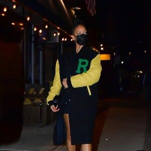 Exclusif - Rihanna quitte le restaurant "Carbone" à New York, après un dîner avec A$AP Rocky. Le 4 avril 2021.