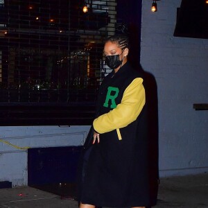 Exclusif - Rihanna quitte le restaurant "Carbone" à New York, après un dîner avec A$AP Rocky. Le 4 avril 2021.