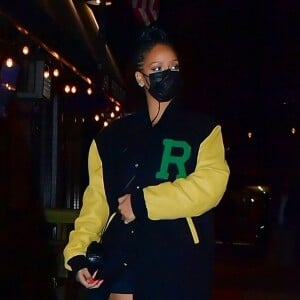 Exclusif - Rihanna quitte le restaurant "Carbone" à New York, après un dîner avec A$AP Rocky. Le 4 avril 2021.