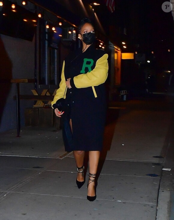 Exclusif - Rihanna quitte le restaurant "Carbone" à New York, après un dîner avec A$AP Rocky. Le 4 avril 2021.