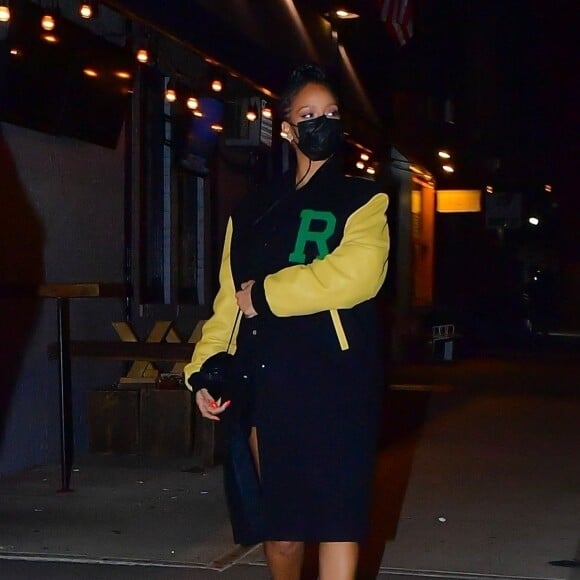 Exclusif - Rihanna quitte le restaurant "Carbone" à New York, après un dîner avec A$AP Rocky. Le 4 avril 2021.