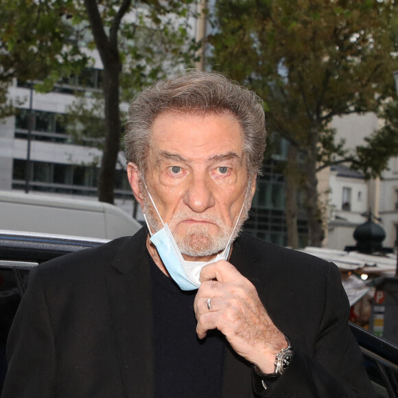 Exclusif - Eddy Mitchell et son fils Eddy Moine sont en promotion pour le livre "Le dictionnaire de ma vie" écrit par le fils sur le père. Ils arrivent à la radio RTL le 7 octobre 2020.