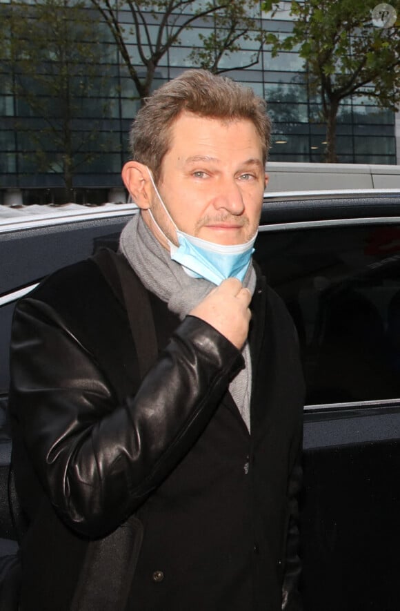 Exclusif - Eddy Mitchell et son fils Eddy Moine sont en promotion pour le livre "Le dictionnaire de ma vie" écrit par le fils sur le père. Ils arrivent à la radio RTL le 7 octobre 2020.