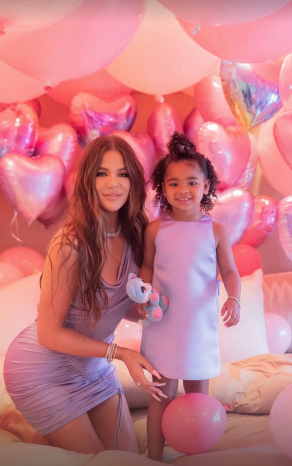 Photo : Khloé Kardashian et sa fille True Thompson lors de sa fête d' anniversaire. La fillette a eu 3 ans. - Purepeople