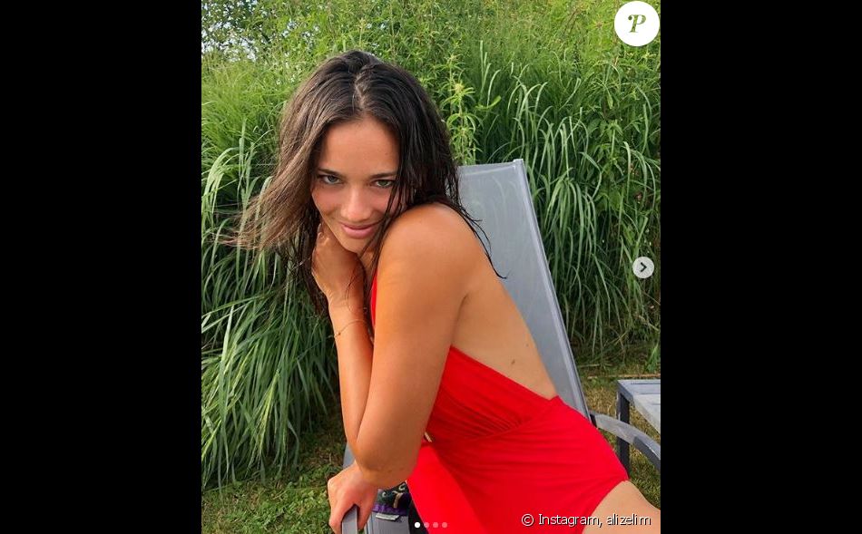 Alizé Lim pose en maillot de bain rouge sur Instagram le 14 juillet 2019.