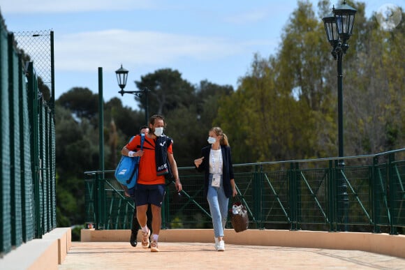 Lucas Pouille (Fra) et sa femme Clémence lors du tournoi de tennis Rolex Monte Carlo Masters 2021 à Monaco, le 13 avril 2021. © Antoine Couvercelle/Panoramic/Bestimage