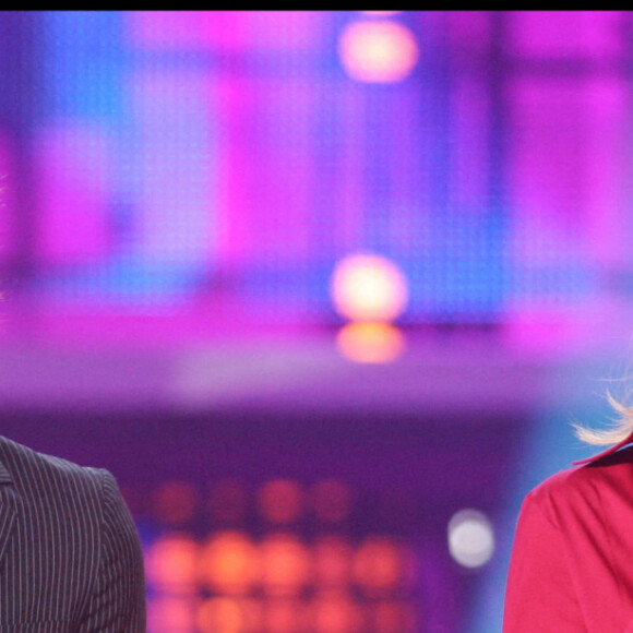 Julien Doré et Virginie Efira lors d'un prime de Nouvelle Star au Pavillon Baltard, en 2007. © Guillaume Gaffiot / Bestimage
