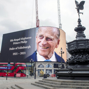 Hommage au prince Philip à Piccadilly Circus, à Londres