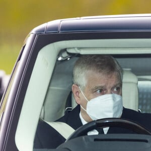 Le prince Andrew, duc d'York, à son arrivée au château de Windsor, au lendemain du décès du prince Philip, duc d'Edimbourg le 10 avril 2021.