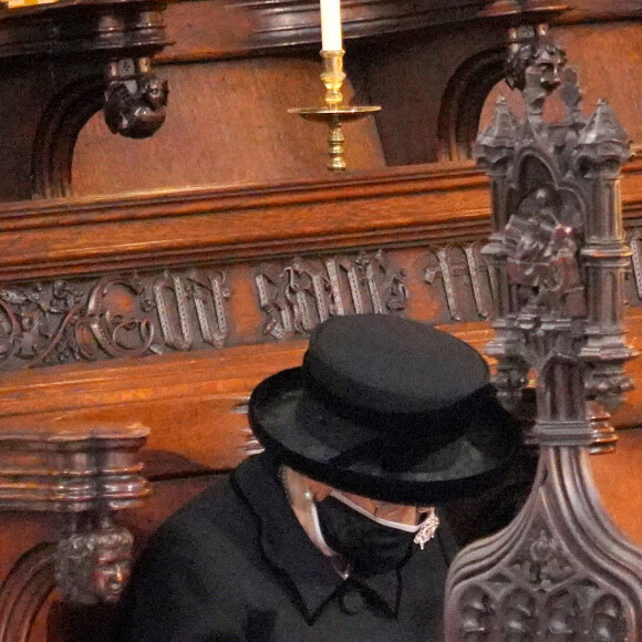 La reine Elizabeth II d'Angleterre assiste aux funérailles de son défunt mari, le prince Philip, duc d'Edimbourg à la chapelle Saint-Georges du château de Windsor. Le 17 avril 2021.