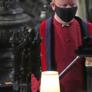 La reine Elizabeth II d'Angleterre assiste aux funérailles de son défunt mari, le prince Philip, duc d'Edimbourg à la chapelle Saint-Georges du château de Windsor. Le 17 avril 2021.