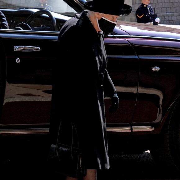 La reine Elizabeth II d'Angleterre assiste aux funérailles de son défunt mari, le prince Philip, duc d'Edimbourg à la chapelle Saint-Georges du château de Windsor. Le 17 avril 2021.