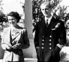 La reine Elizabeth II et son défunt mari, le prince Philip, duc d'Edinbourgh, au jardin de la Villa Guardamangia à Malte. Le 25 novembre 1949.