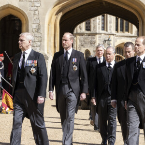 Le prince Andrew, duc d'York, le prince Edward, comte de Wessex, le prince William, duc de Cambridge, Peter Phillips, le prince Harry, duc de Sussex, David Armstrong-Jones, comte de Snowdon, Sir Timothy Laurence - Arrivées aux funérailles du prince Philip, duc d'Edimbourg à la chapelle Saint-Georges du château de Windsor, le 17 avril 2021.