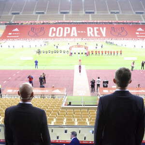 Le roi Felipe VI d'Espagne assiste à la finale de la Coupe du Roi oppossant le FC Barcelone à l'Athletic Bilbao au stade La Cartuja à Séville, Espagne, le 17 avril 2021. © Jack Abuin/Zuma Press/Bestimage