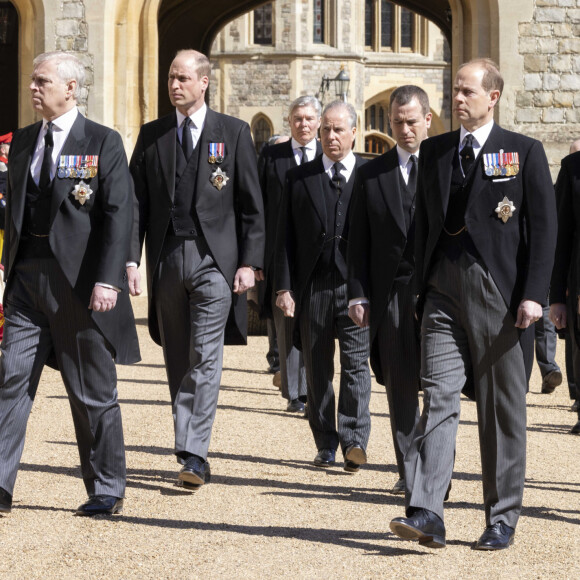 Le prince Andrew, duc d'York, le prince Edward, comte de Wessex, le prince William, duc de Cambridge, Peter Phillips, le prince Harry, duc de Sussex, David Armstrong-Jones, comte de Snowdon, Sir Timothy Laurence - Arrivées aux funérailles du prince Philip, duc d'Edimbourg à la chapelle Saint-Georges du château de Windsor, le 17 avril 2021.