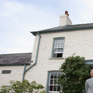 Le prince Charles et son épouse Camilla dans leur cottage de Llwynywermod, au pays de Galles, en 2009.