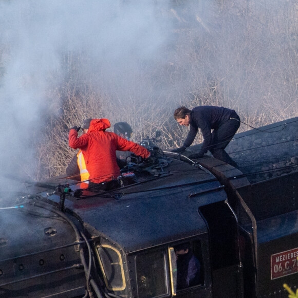 Tom Cruise tourne une scène du film "Mission Impossible 7" dans le comté du Yorkshire, en Angleterre. Le 21 avril 2021.