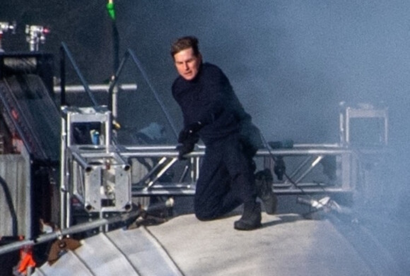 Tom Cruise tourne une scène du film "Mission Impossible 7" dans le comté du Yorkshire, en Angleterre. Le 21 avril 2021.