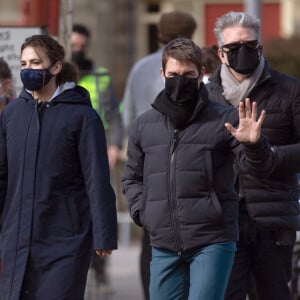 Tom Cruise et Hayley Atwell sur le tournage d'une scène du film "Mission Impossible 7" dans le comté du Yorkshire, en Angleterre. Le 21 avril 2021.