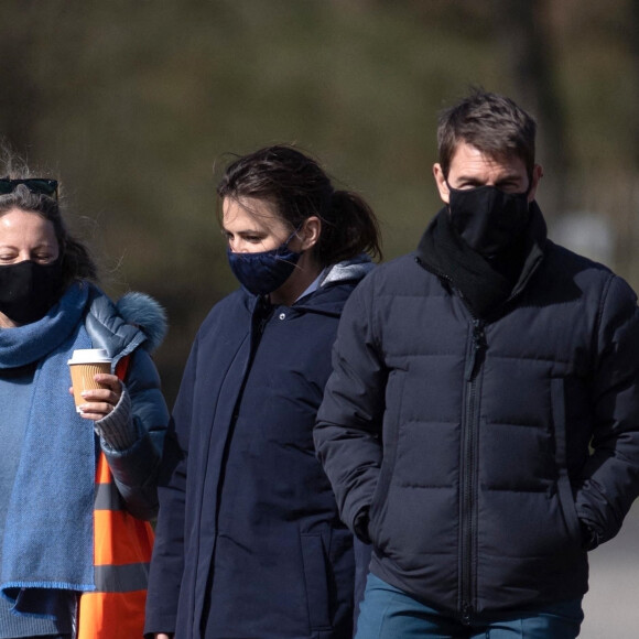 Tom Cruise et Hayley Atwell sur le tournage d'une scène du film "Mission Impossible 7" dans le comté du Yorkshire, en Angleterre. Le 21 avril 2021.