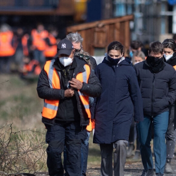 Tom Cruise et Hayley Atwell sur le tournage d'une scène du film "Mission Impossible 7" dans le comté du Yorkshire, en Angleterre. Le 21 avril 2021.