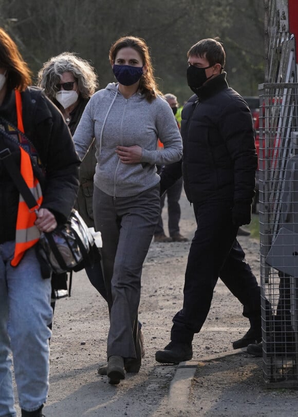 Tom Cruise et Hayley Atwell tournent une scène du film "Mission Impossible 7" dans le comté du Yorkshire, en Angleterre. Le 20 avril 2021.