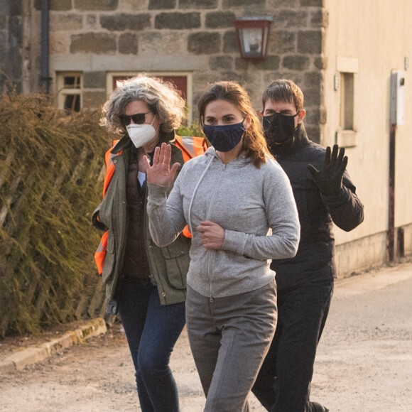 Tom Cruise et Hayley Atwell tournent une scène du film "Mission Impossible 7" dans le comté du Yorkshire, en Angleterre. Le 20 avril 2021.