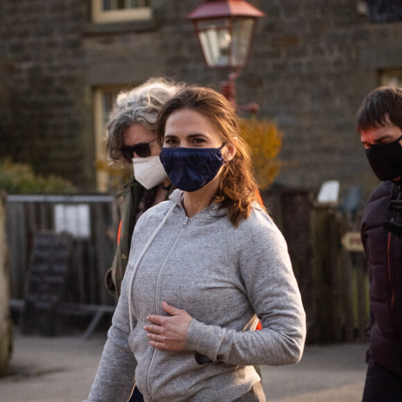 Tom Cruise et Hayley Atwell tournent une scène du film "Mission Impossible 7" dans le comté du Yorkshire, en Angleterre. Le 20 avril 2021.