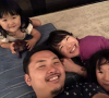 Marie Kondo, son mari Takumi Kawahara et leurs deux filles Satsuki et Miko. Juillet 2020.