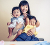 Marie Kondo et ses premières filles, Satsuki et Miko. Mai 2020.