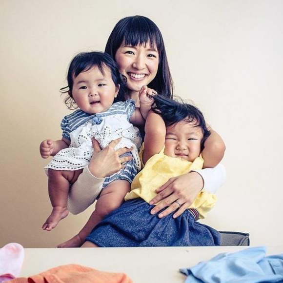 Marie Kondo et ses premières filles, Satsuki et Miko. Mai 2020.